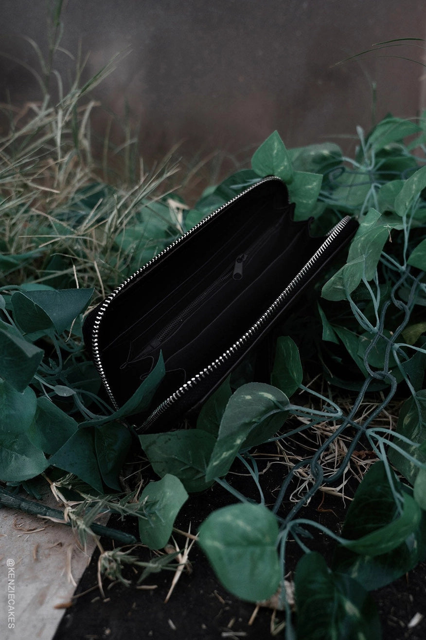 VampireFreaks Alice in Wonderland Wallet